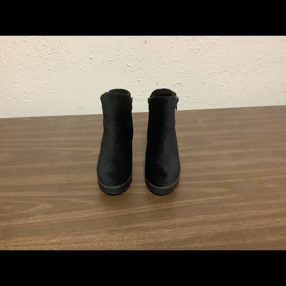 🎉HOST PICK🎉 vintage Dressy Black velour zip up 3” platform booties - Picture 9 of 11